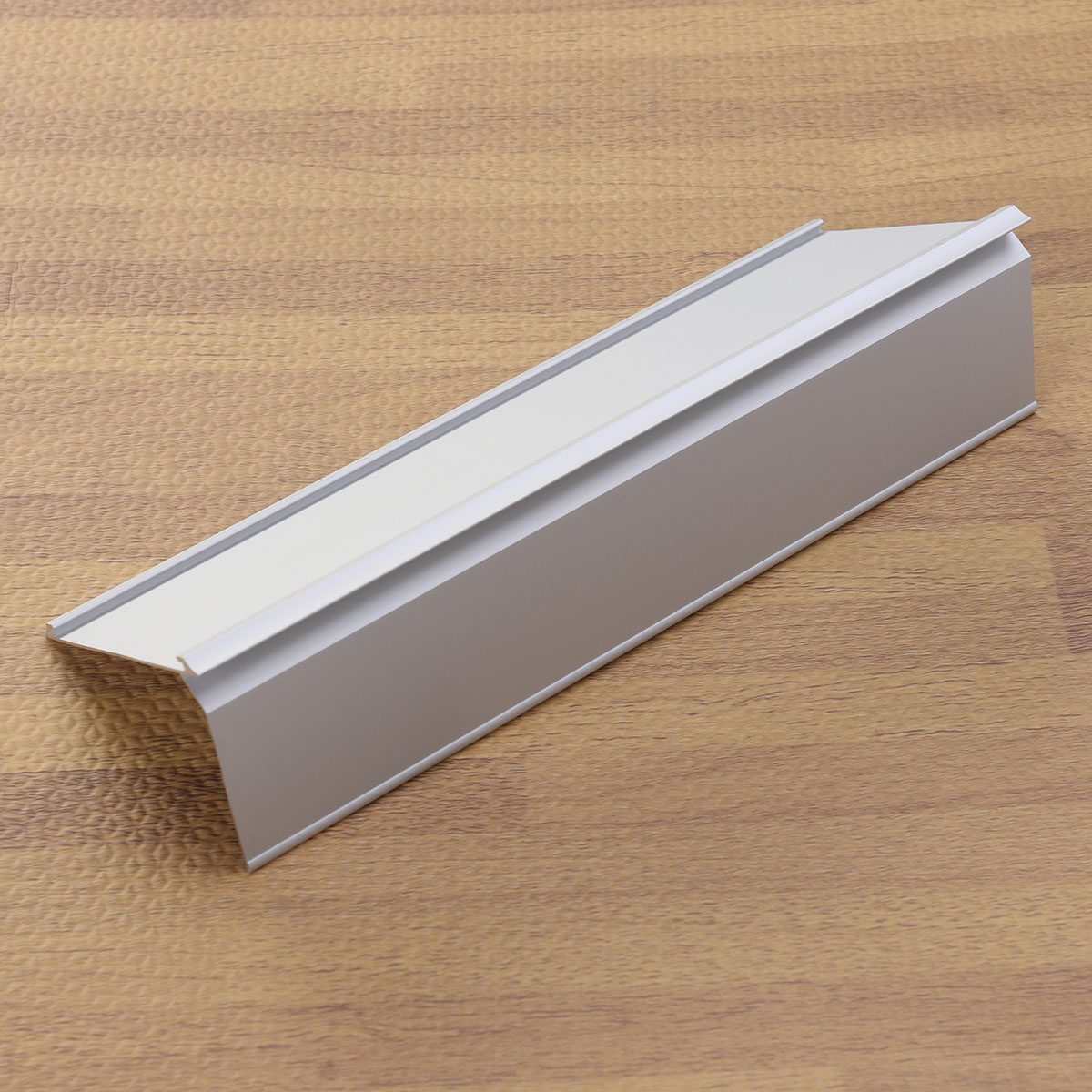 Tempat Kartu Nama Aluminium Be - Desk Name Plate ulasan dan harga